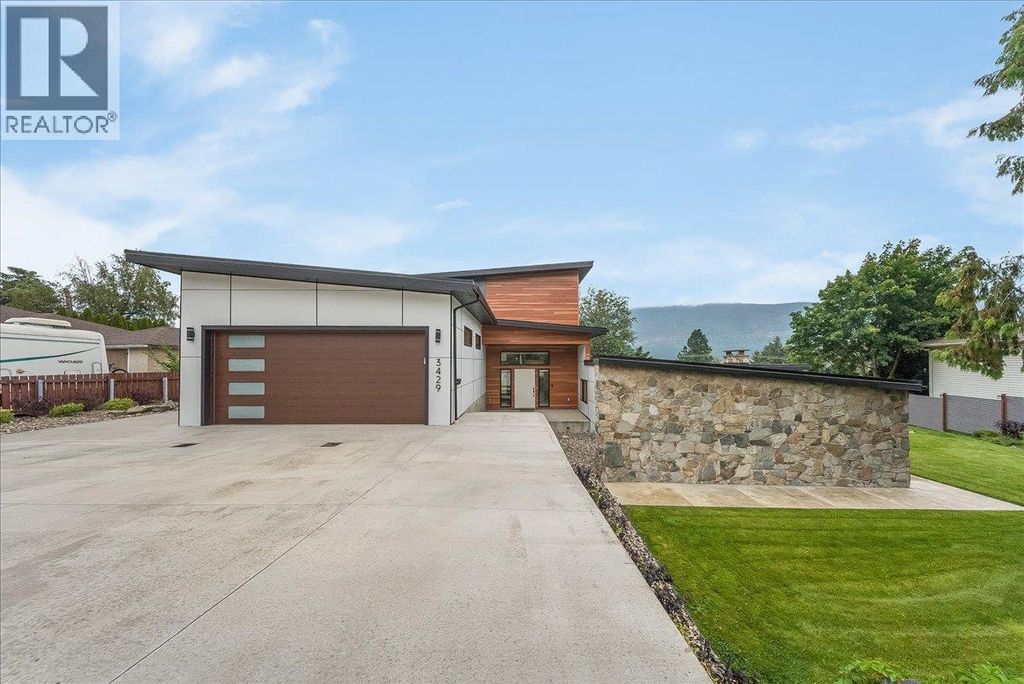 3429 8th Avenue, Castlegar
