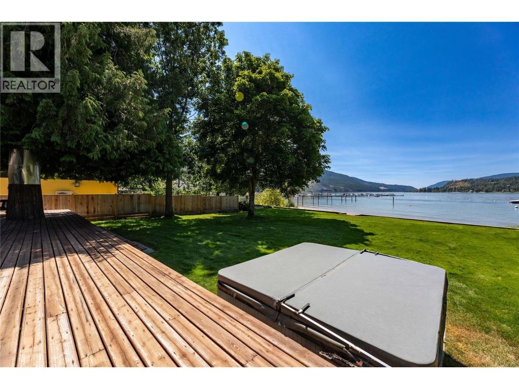413 97a Highway, Sicamous