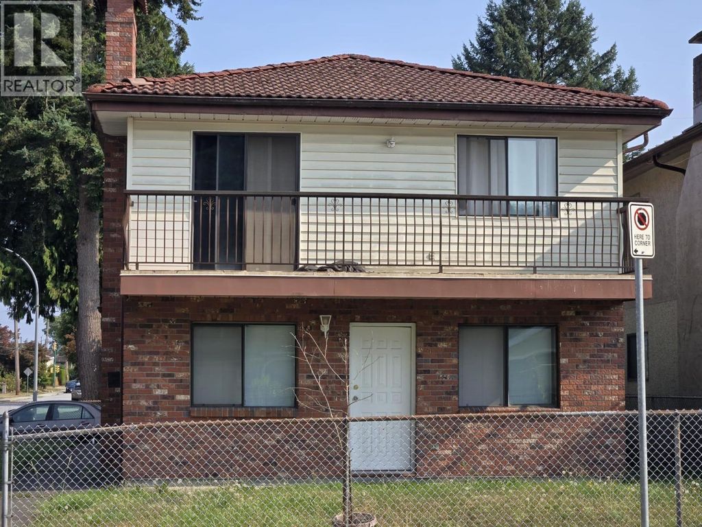 7405 4th Street, Burnaby