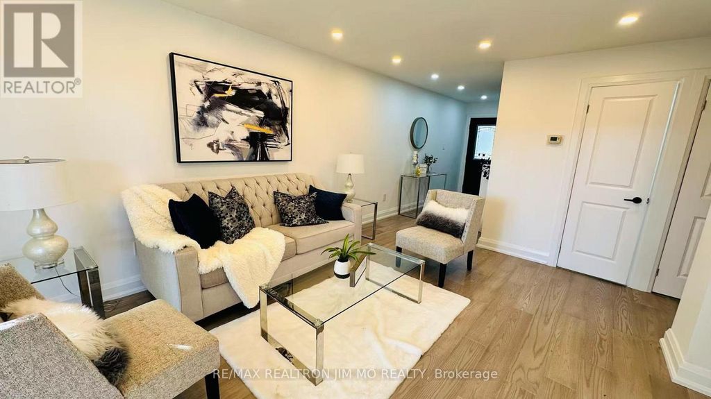 Upper - 65 Heaslip Terrace, Toronto (tam O'shanter-Sullivan)