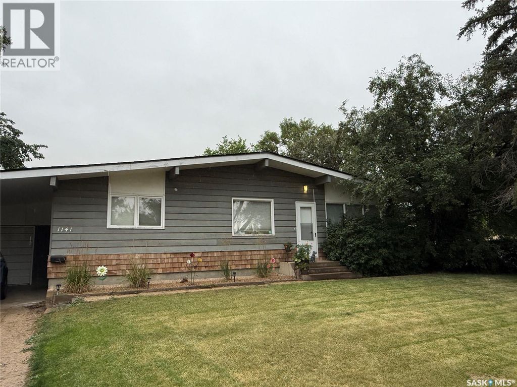 1141 Hartney Avenue, Weyburn