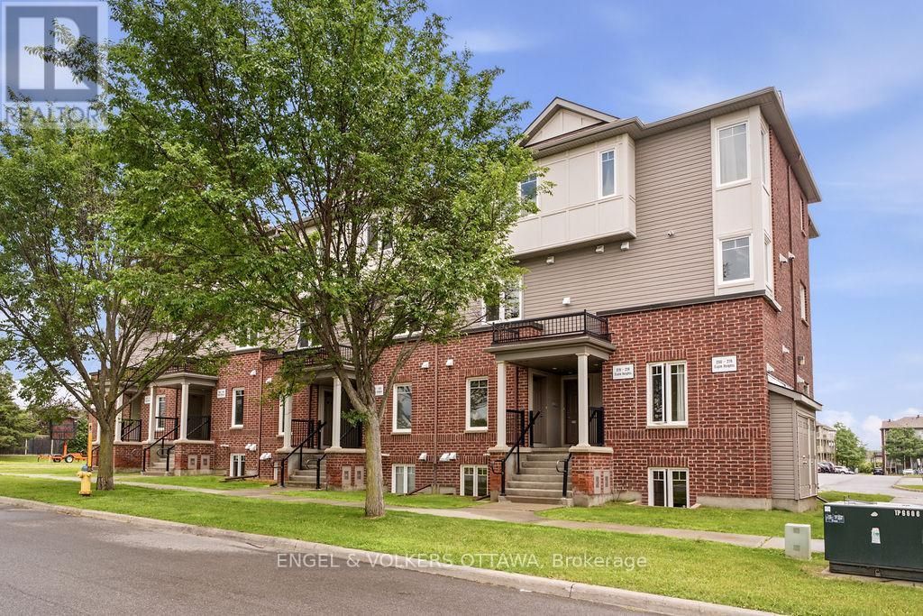 270 Espin Heights, Ottawa