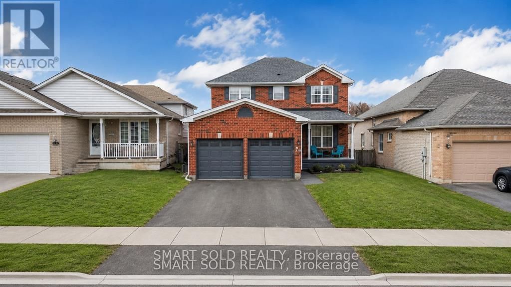 Upper Bedroom - 28 Leggott Avenue, Barrie (painswick North)