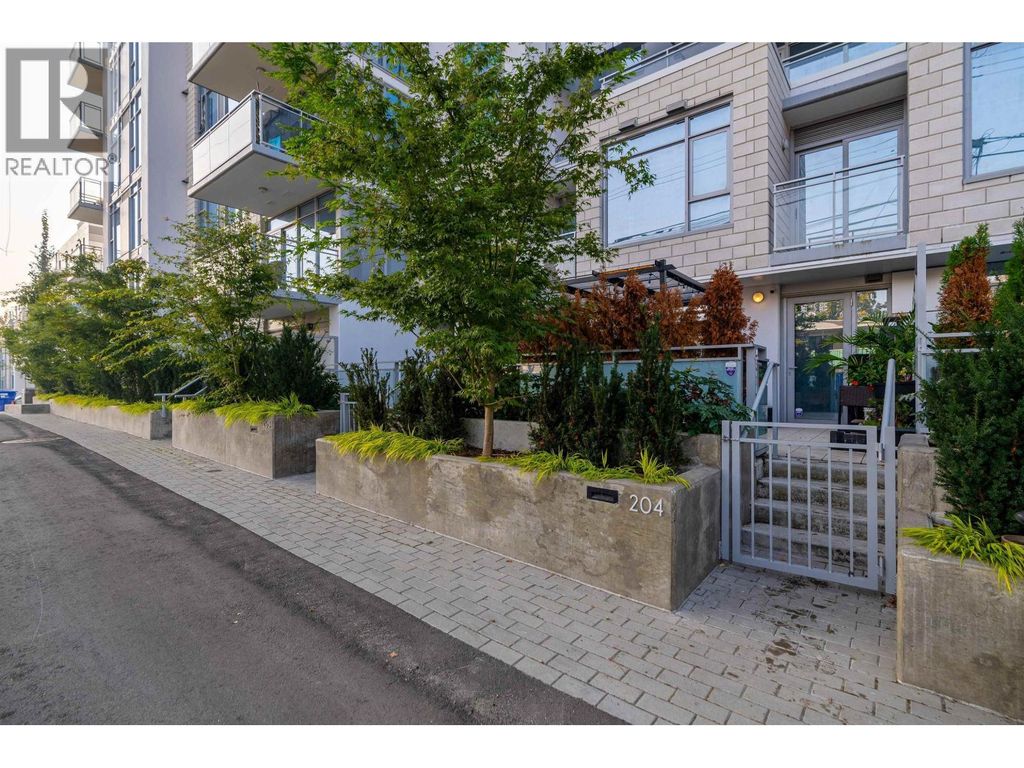 204 2435 Kingsway, Vancouver