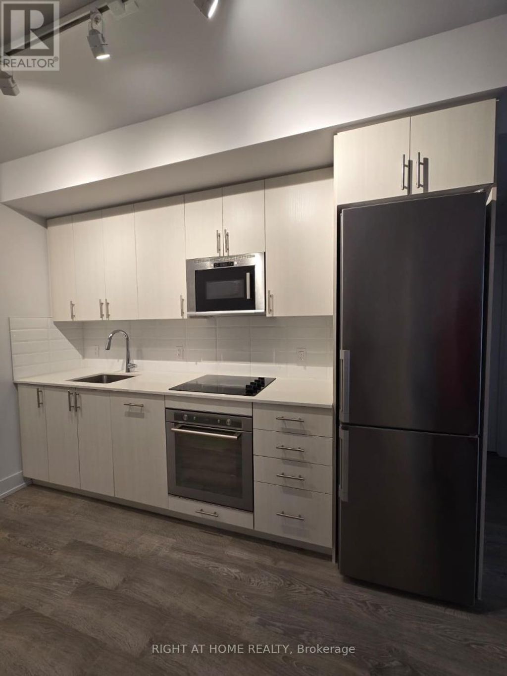 Unit306 - 2550 Simcoe Street N, Oshawa (windfields)