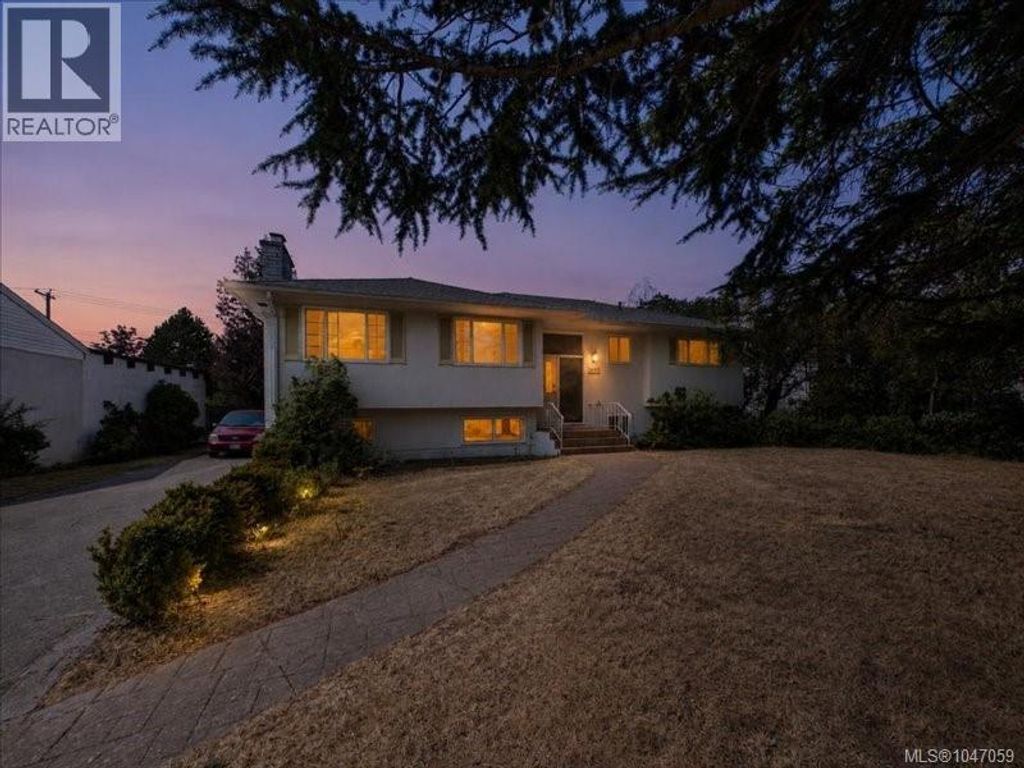 3512 Henderson Rd, Oak Bay