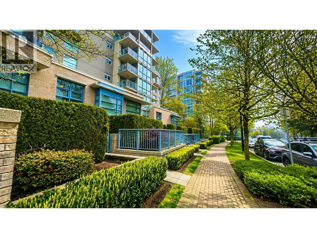 601 9266 University Crescent, Burnaby