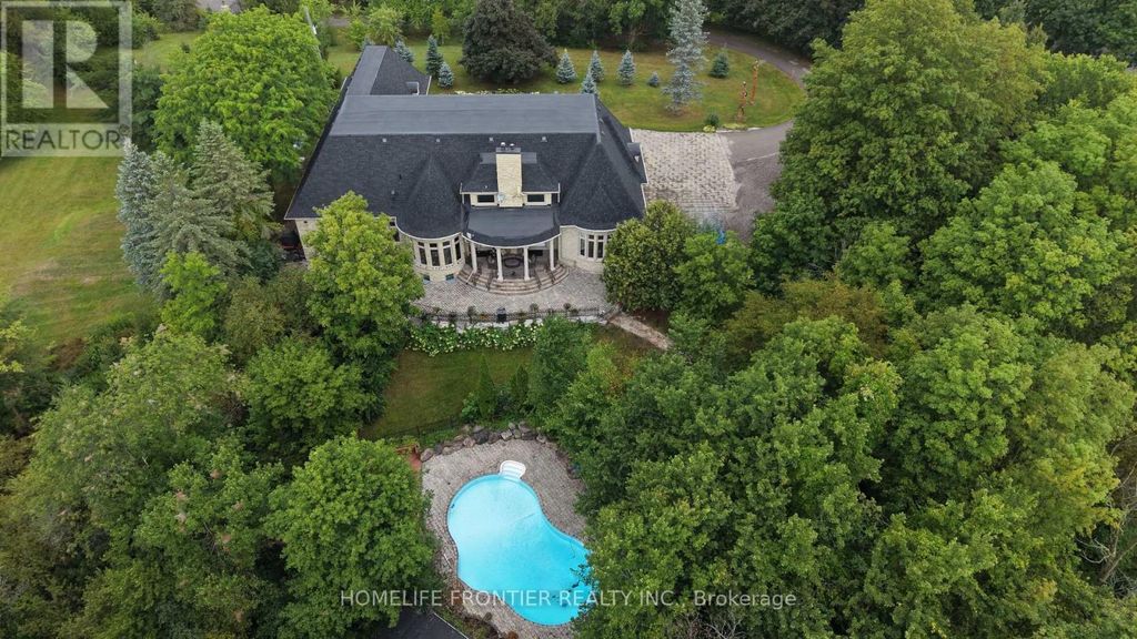 7645 16th Side Road, King