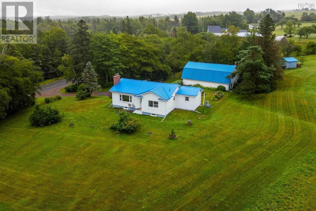 18785 Highway 2, Fenwick