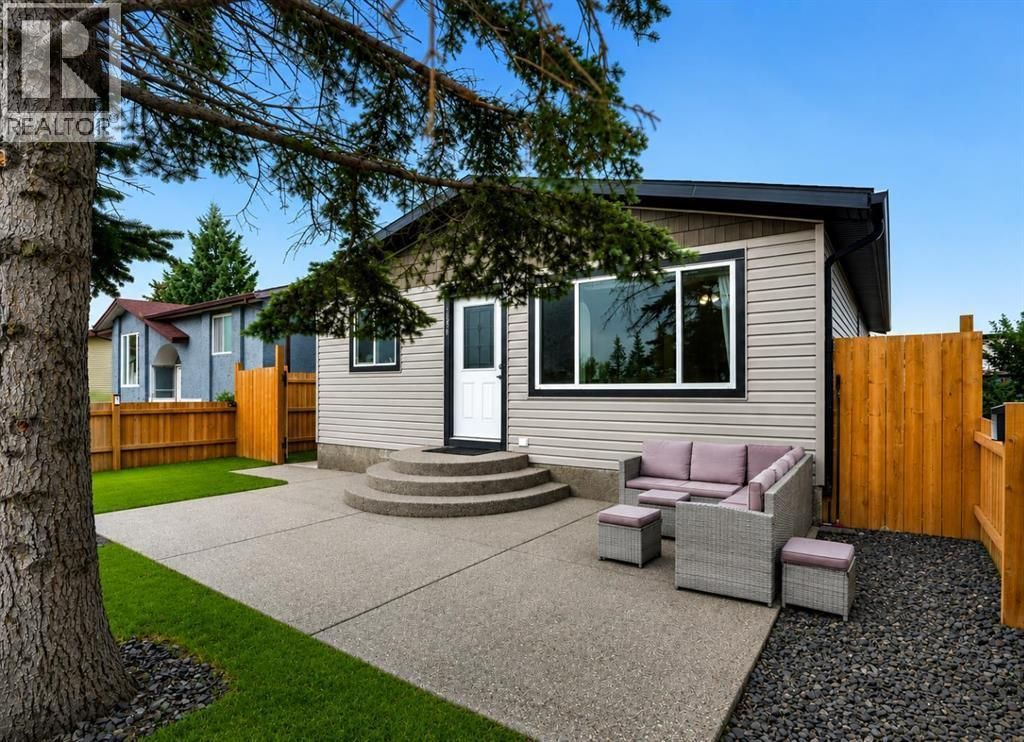 896 Rundlecairn Way Ne, Calgary