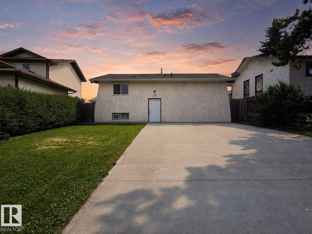 3511 28 Av Nw, Edmonton