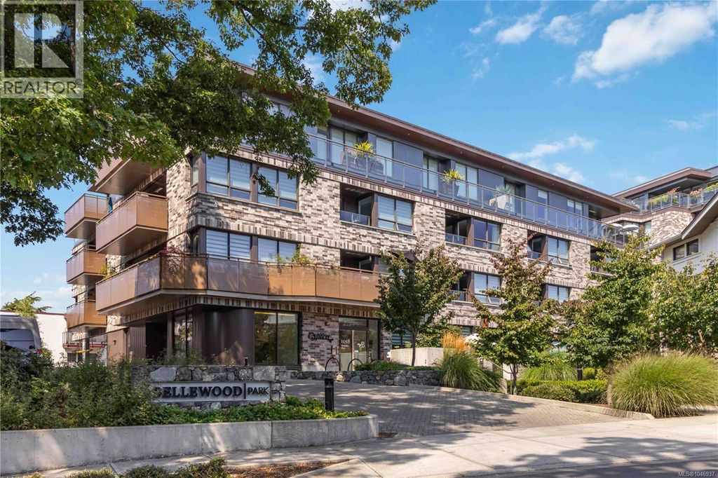 303 1018 Pentrelew Pl, Victoria