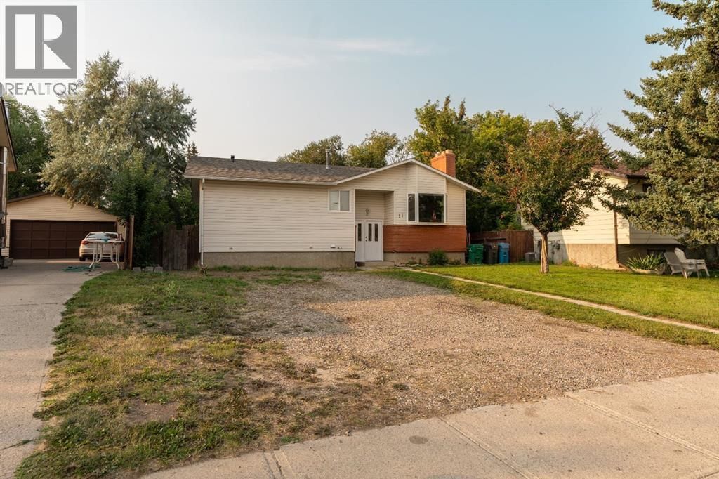 11 Rutgers Crescent W, Lethbridge
