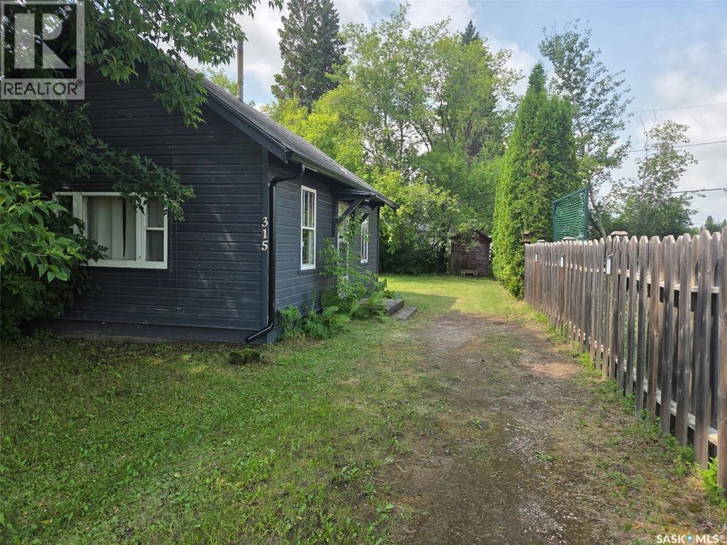 315 Railway Avenue, White Fox