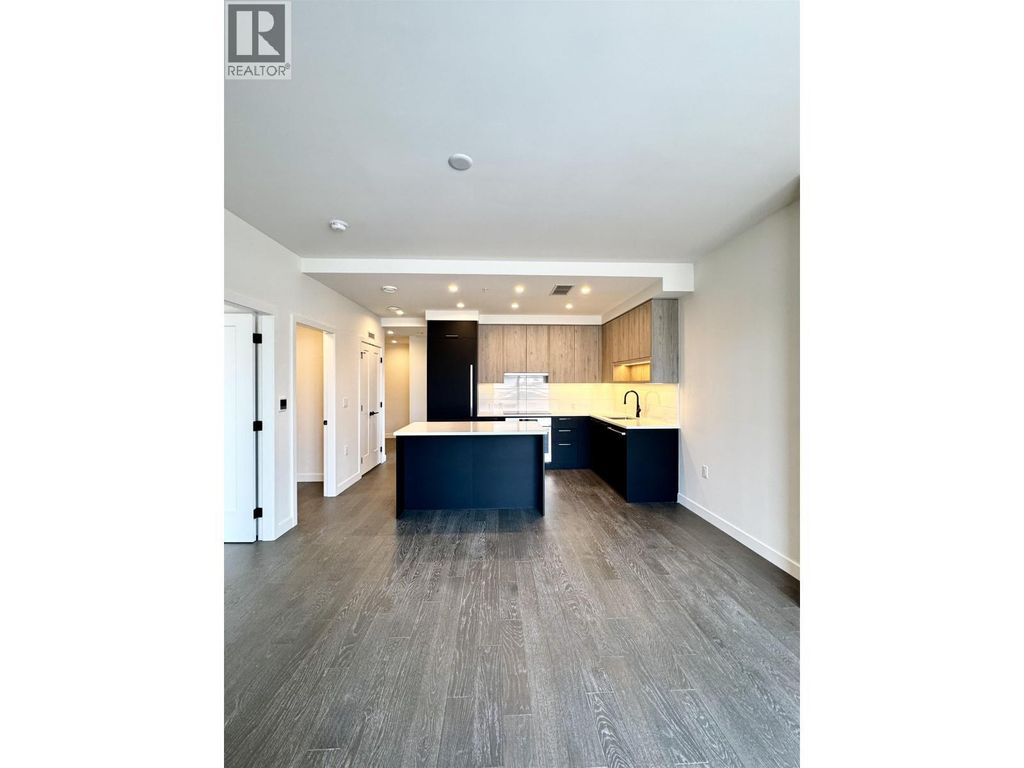 211 8398 Oak Street, Vancouver