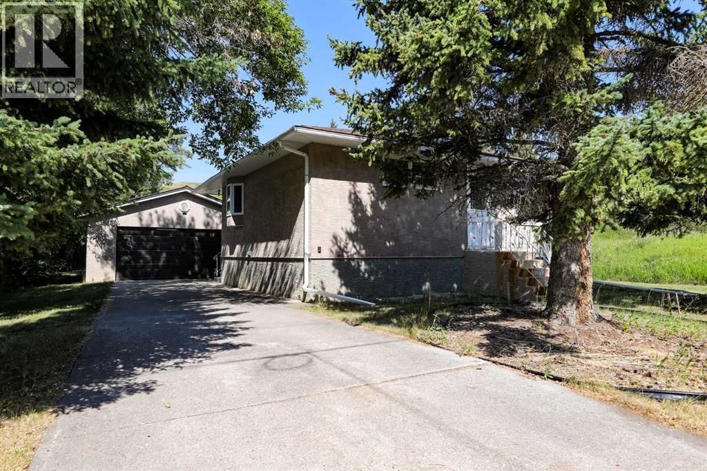 1142 Coleman Avenue, Pincher Creek