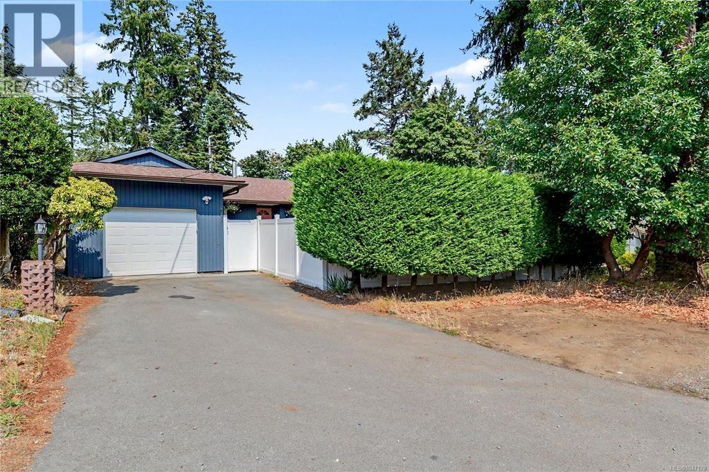 3730 Departure Bay Rd, Nanaimo