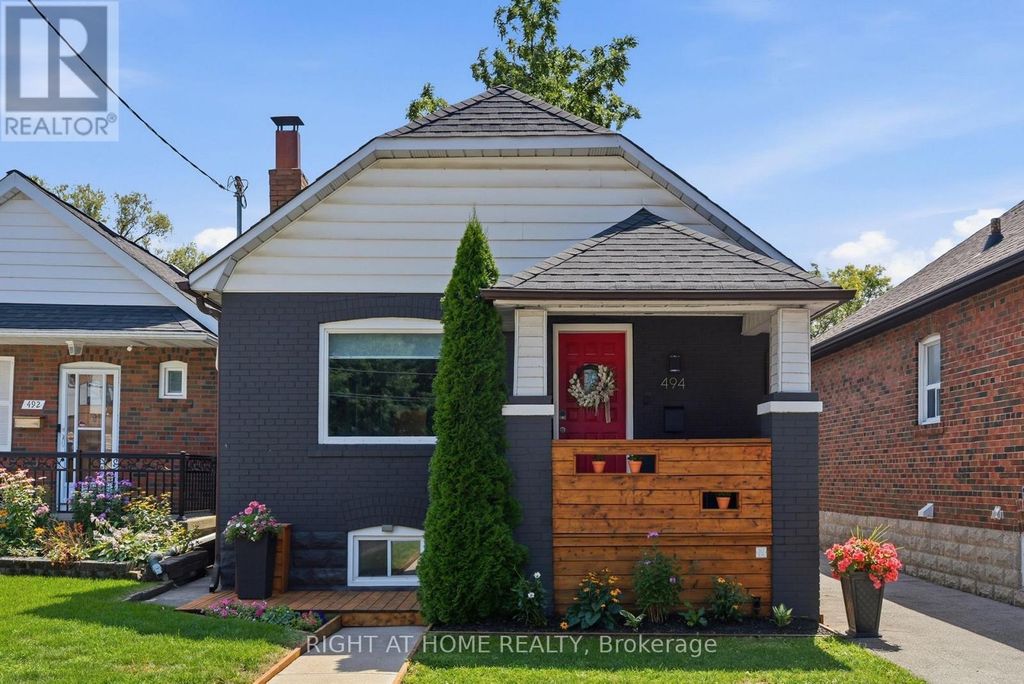 494 Donlands Avenue, Toronto (east York)