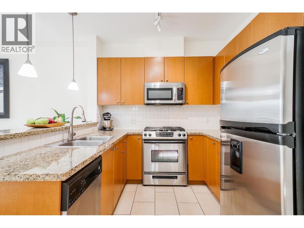 407 14 E Royal Avenue, New Westminster