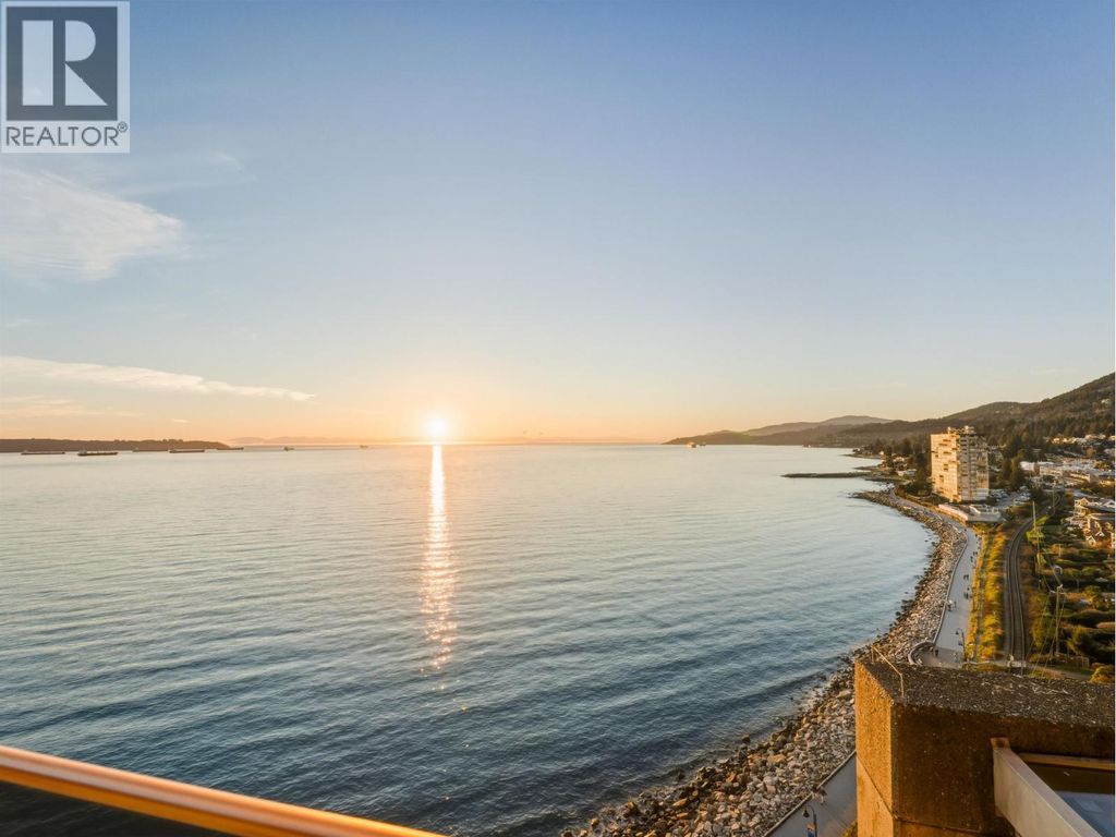 10 2250 Bellevue Avenue, West Vancouver