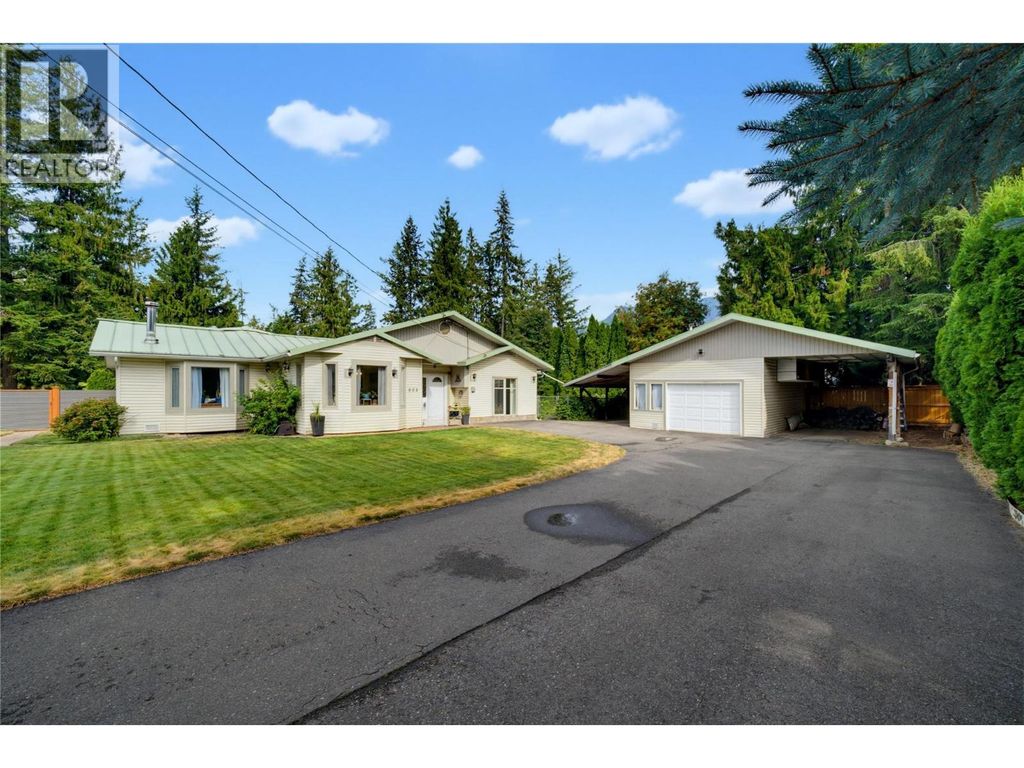 502 Maple Street, Sicamous