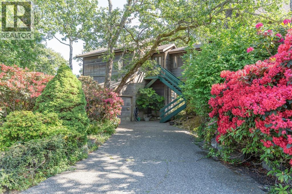 3574 Mcinnis Rise, Saanich