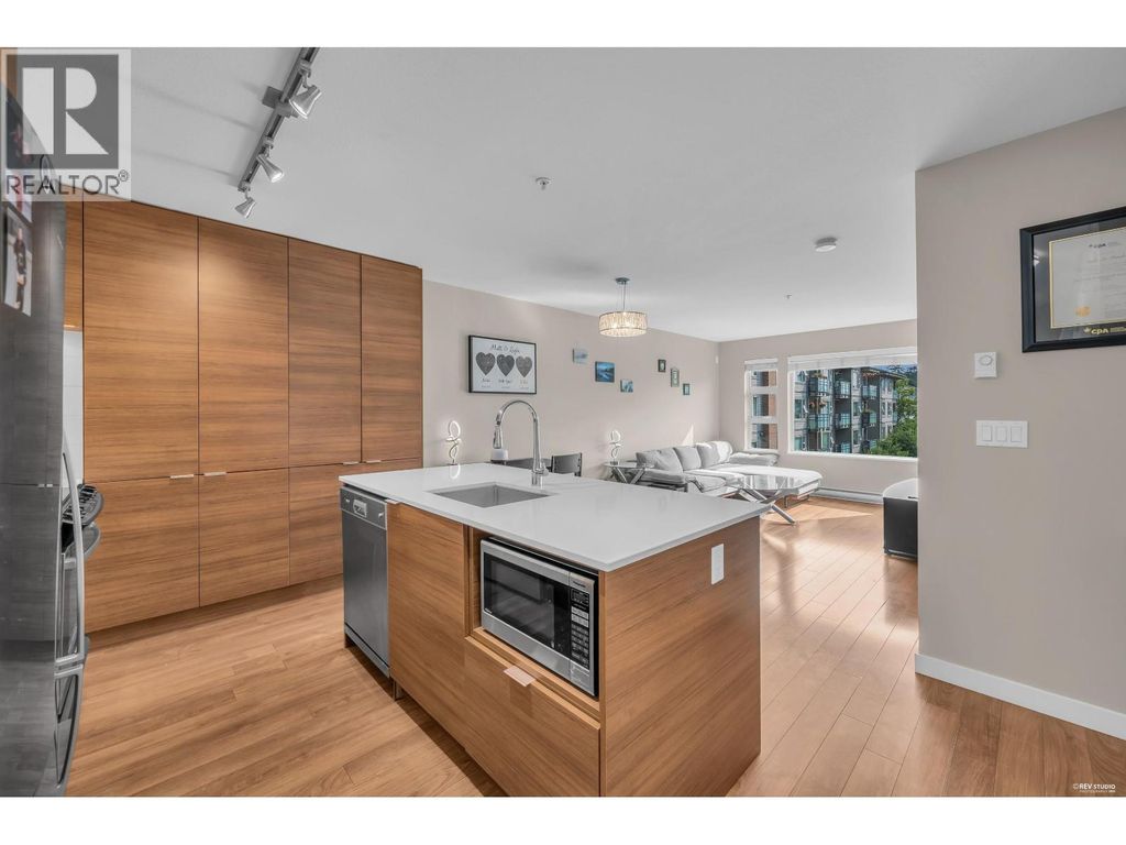 401 1677 Lloyd Avenue, North Vancouver