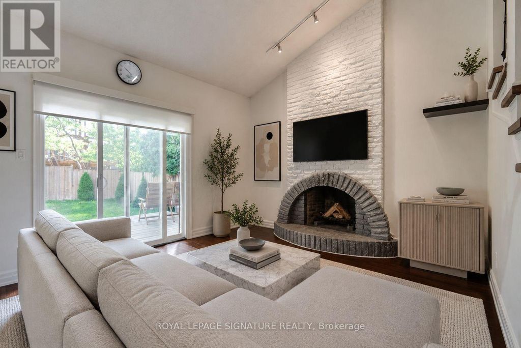 23 West Borough Street, Markham (aileen-Willowbrook)