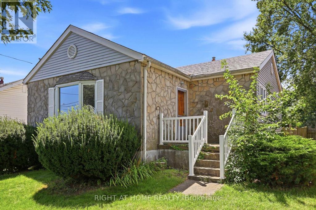 1290 Strathy Avenue, Mississauga (lakeview)