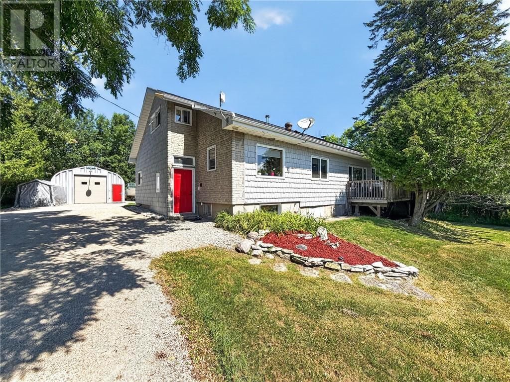 40 Younge Street, Kagawong, Manitoulin Island