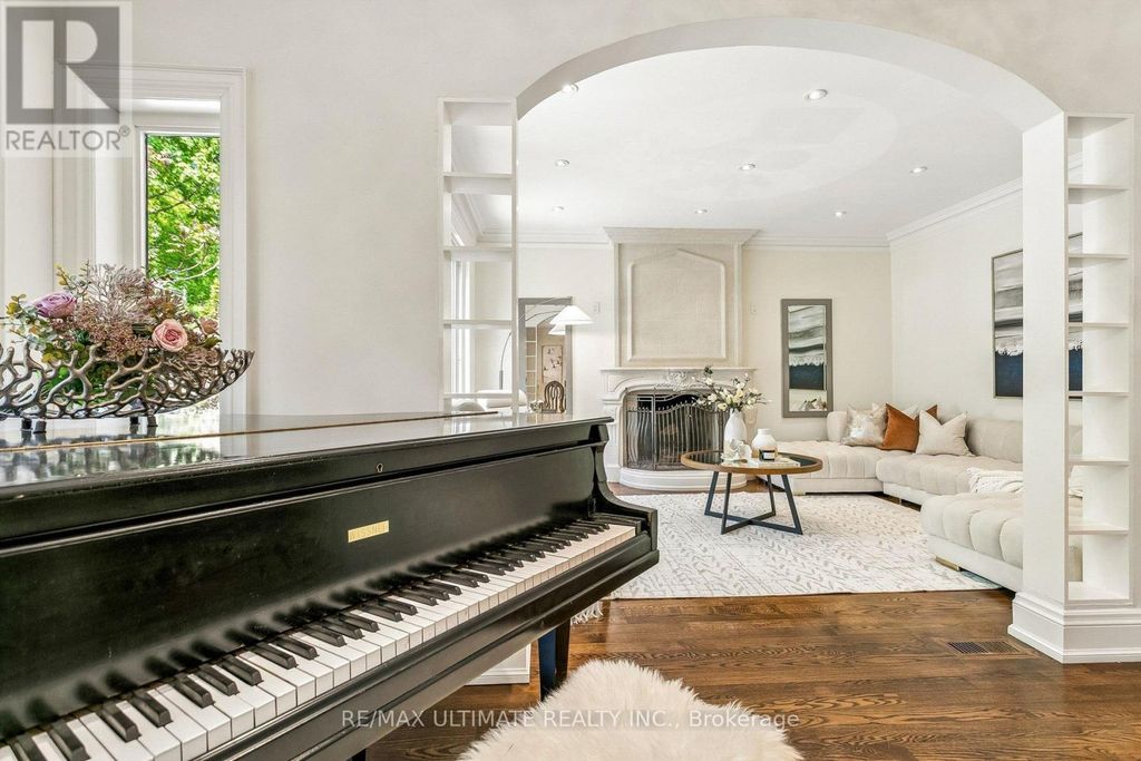 73 Bonnyview Drive, Toronto (stonegate-Queensway)