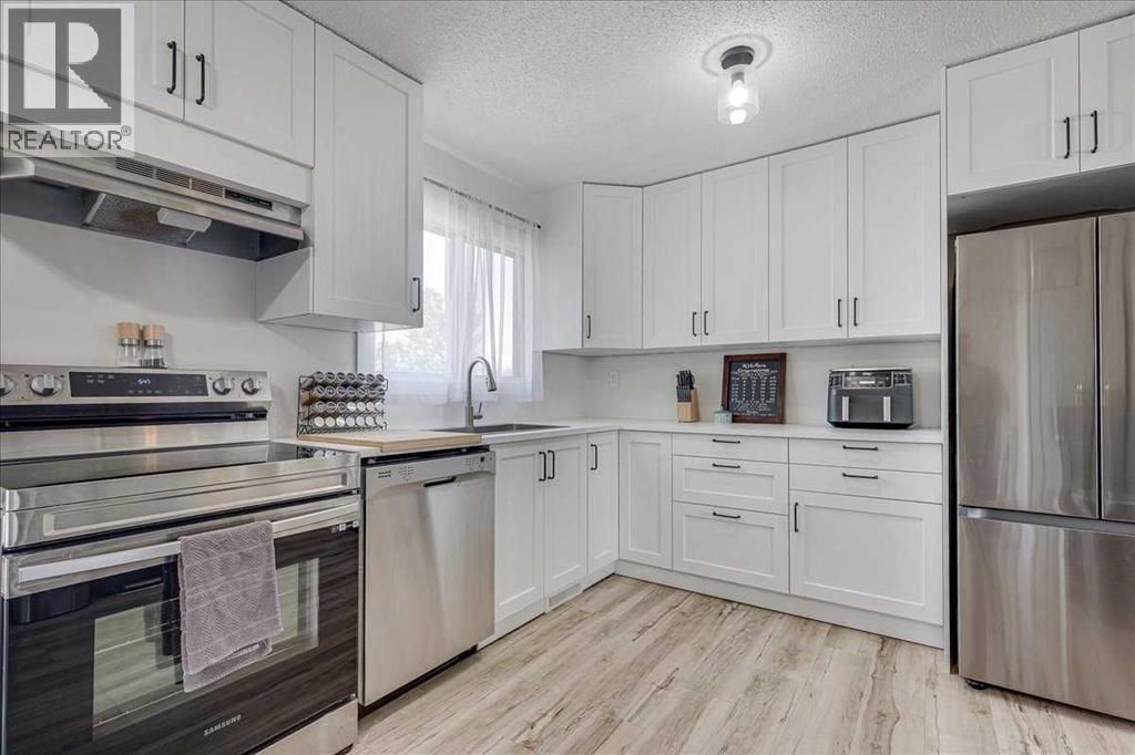 22 Greenham Drive, Red Deer