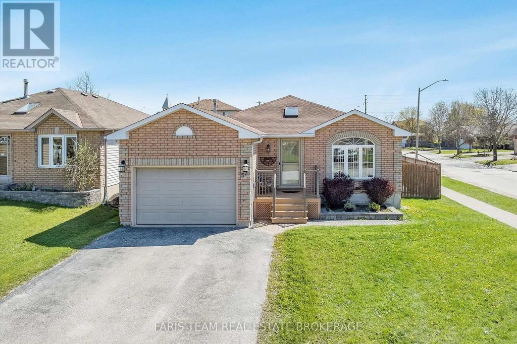 57 Wessenger Drive, Barrie (holly)