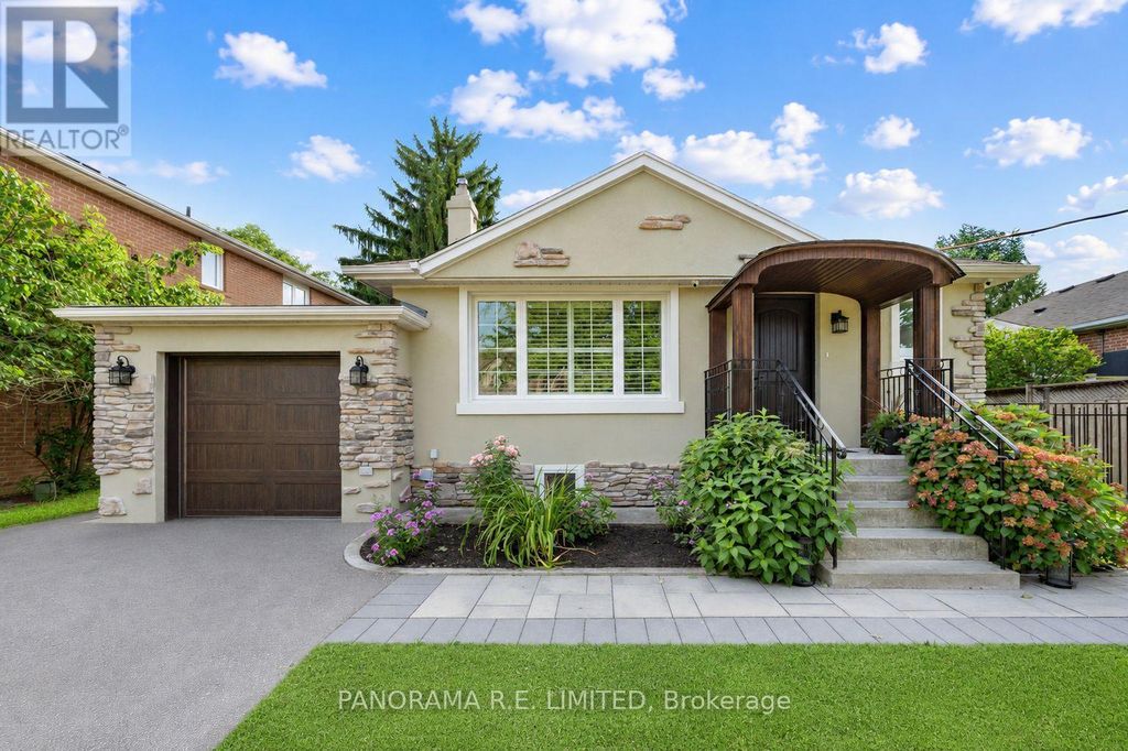 14 Agar Crescent, Toronto (islington-City Centre West)