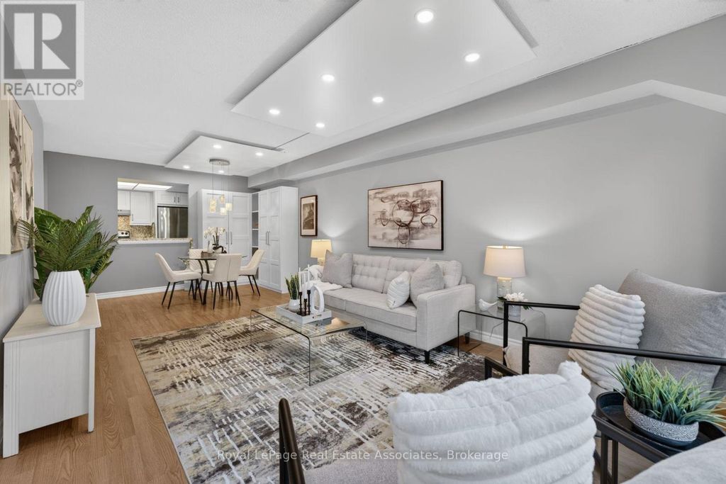 221 - 1001 Cedarglen Gate, Mississauga (erindale)