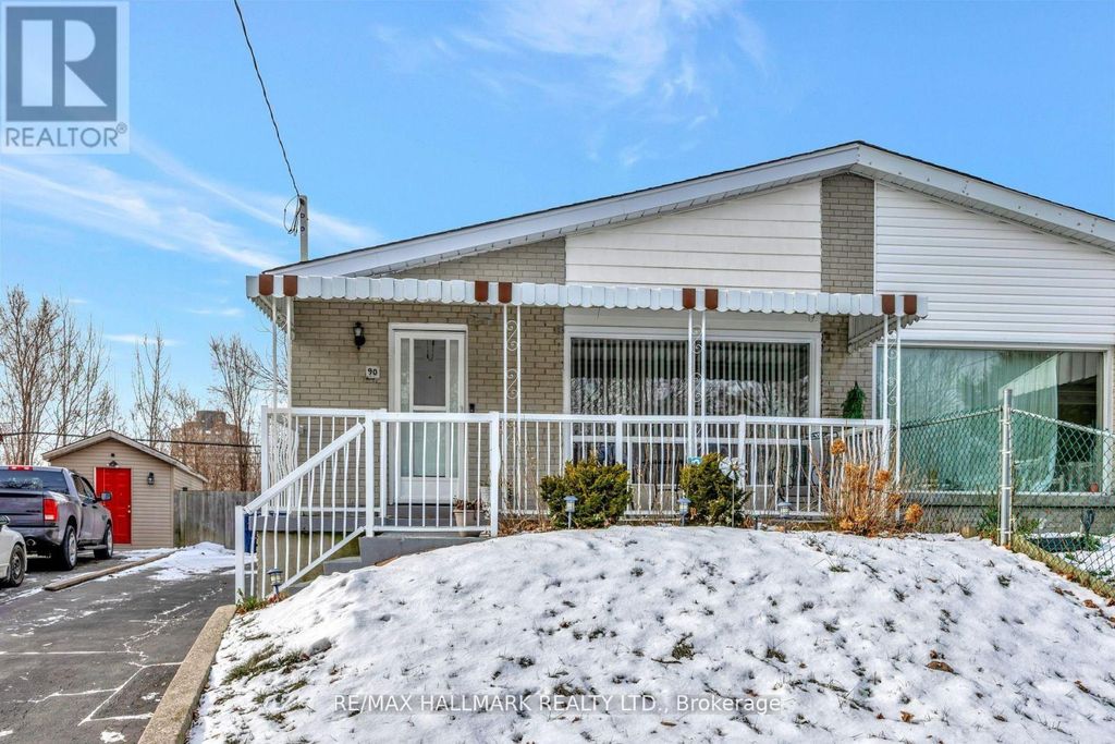 Bsmt - 90 Santamonica Boulevard, Toronto (clairlea-Birchmount)