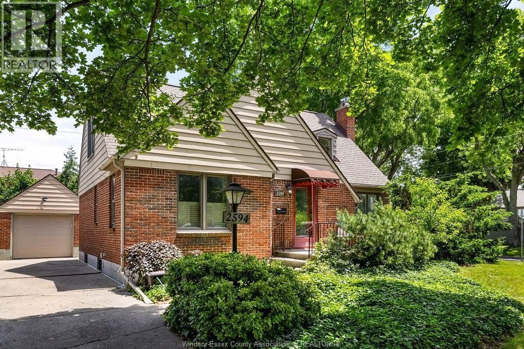 2594 Buckingham, Windsor