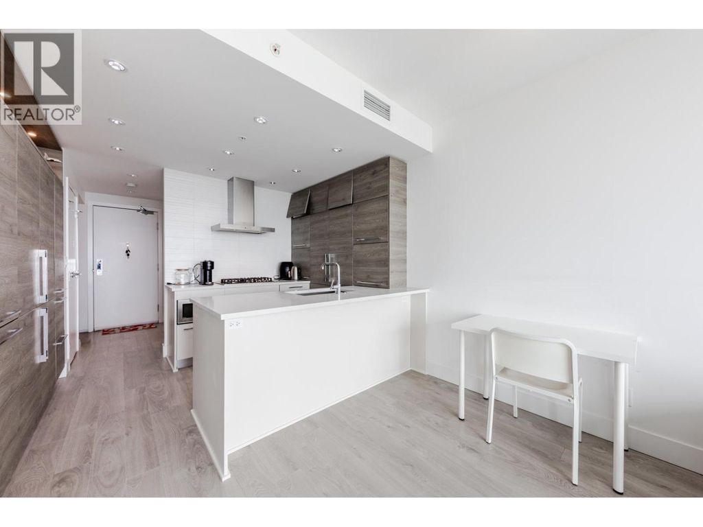 3006 7388 Kingsway, Burnaby
