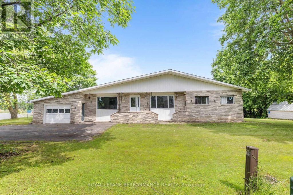 438 Voyageur Place, Russell