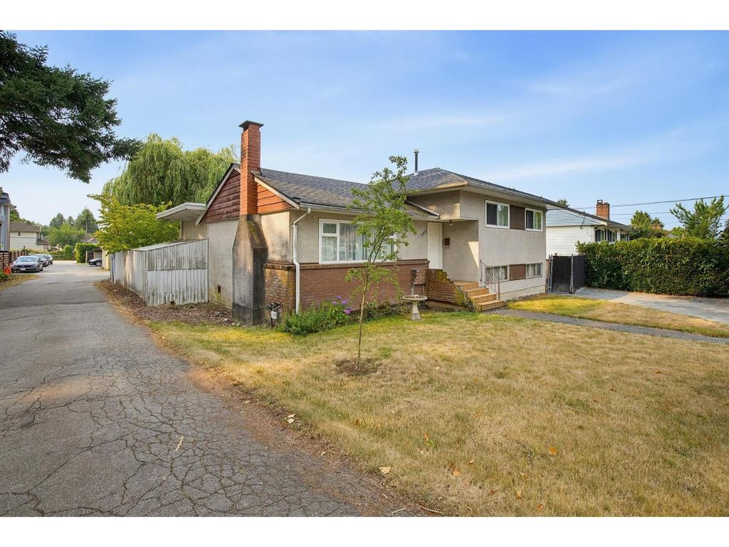 13022 101 Avenue, Surrey