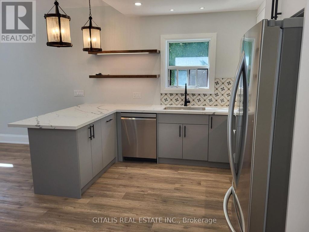Upstairs - 195 Oakmount Road N, Toronto (high Park North)