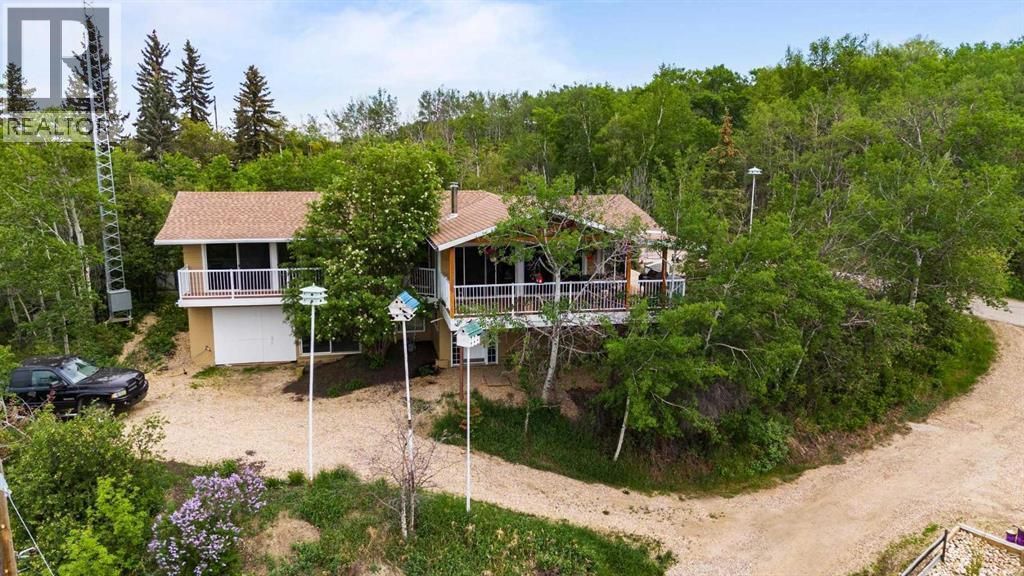 325 Minnewaukan Road, Tillicum Beach