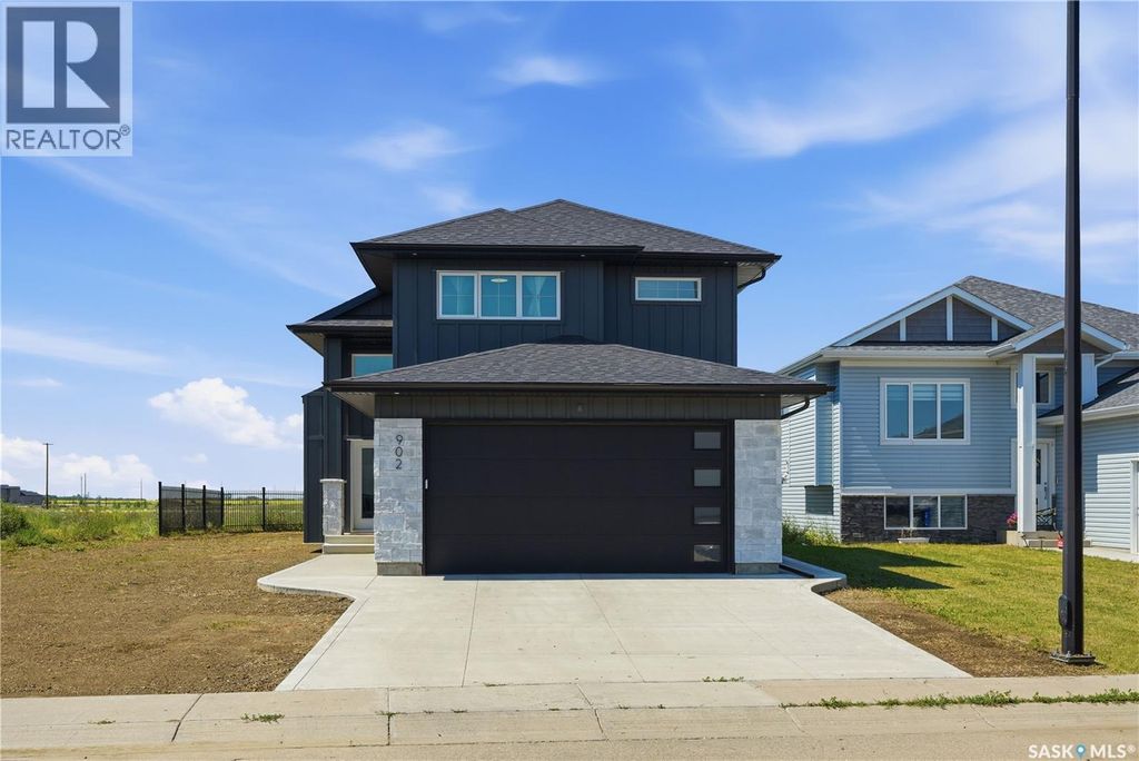 902 Bentley Manor, Saskatoon