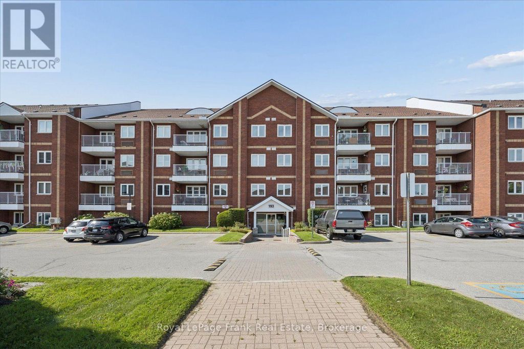 210 - 193 Lake Driveway Drive W, Ajax (south West)