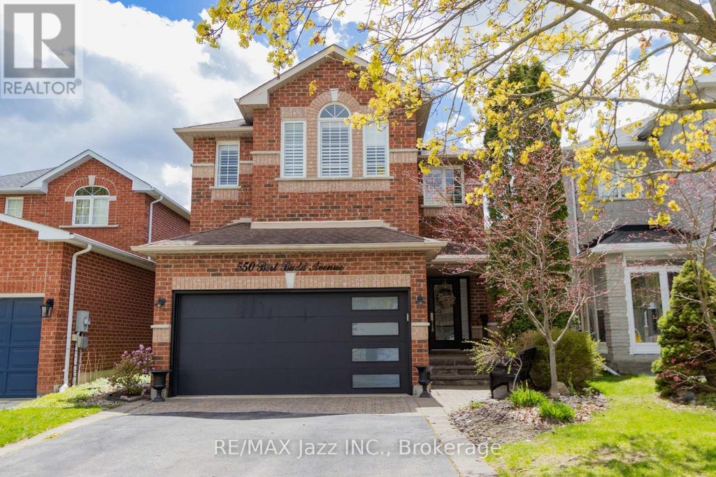 550 Bert Budd Avenue, Newmarket (gorham-College Manor)