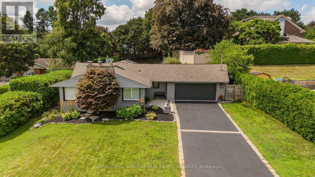 892 North Shore Boulevard W, Burlington (bayview)