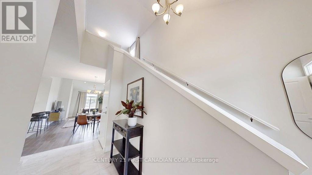 1233 Tulloch Avenue, London South (south U)