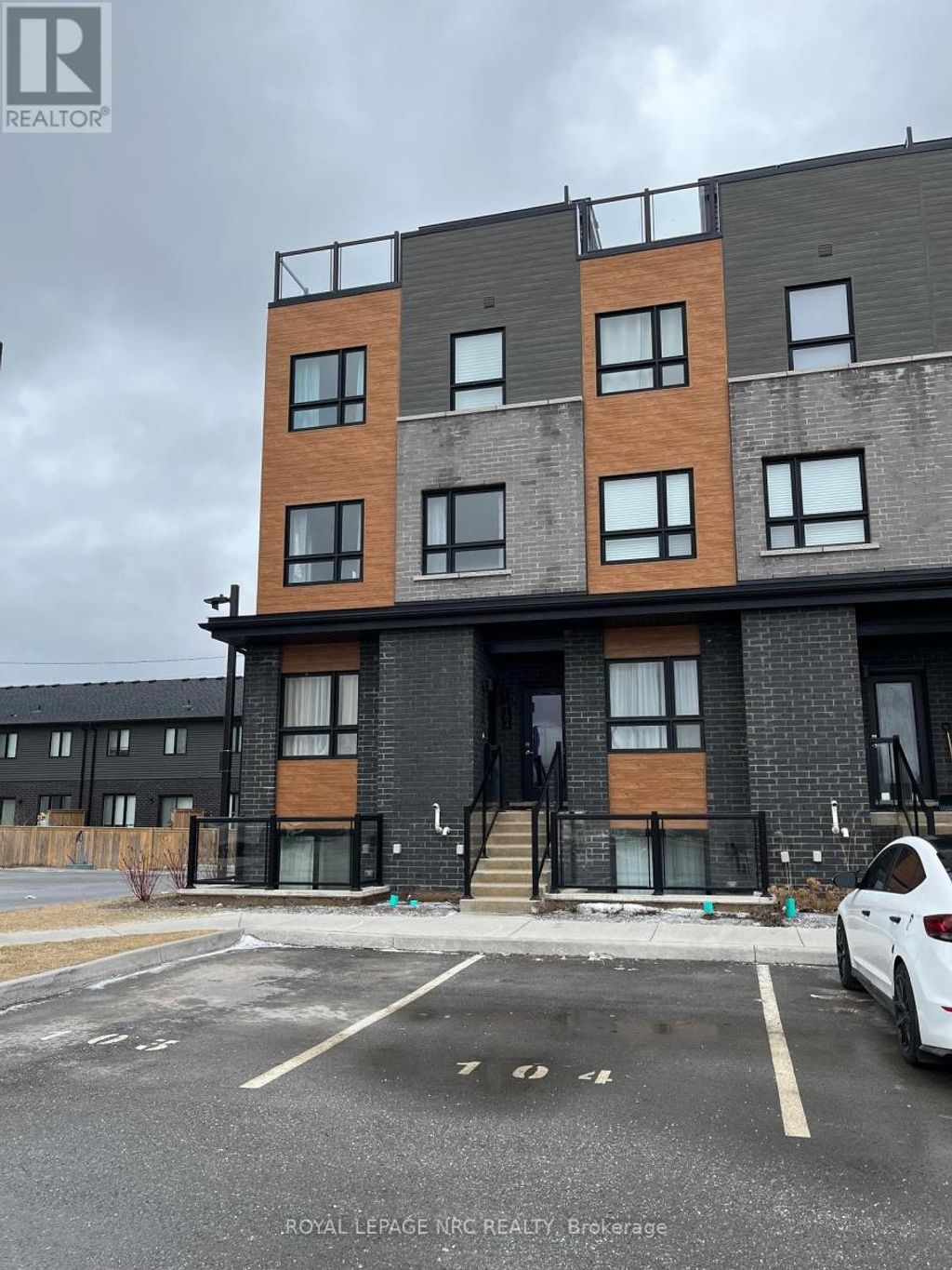 104 - 6705 Cropp Street, Niagara Falls (morrison)