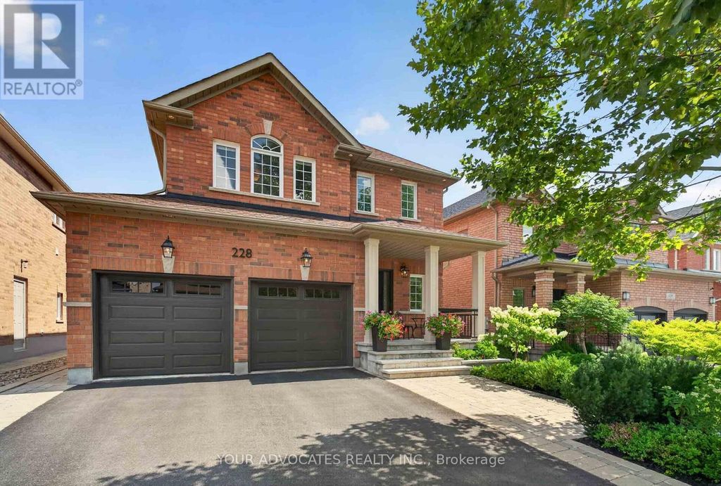 228 Twin Hills Crescent, Vaughan (vellore Village)
