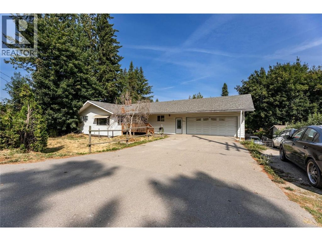 3271 10 Avenue Se, Salmon Arm